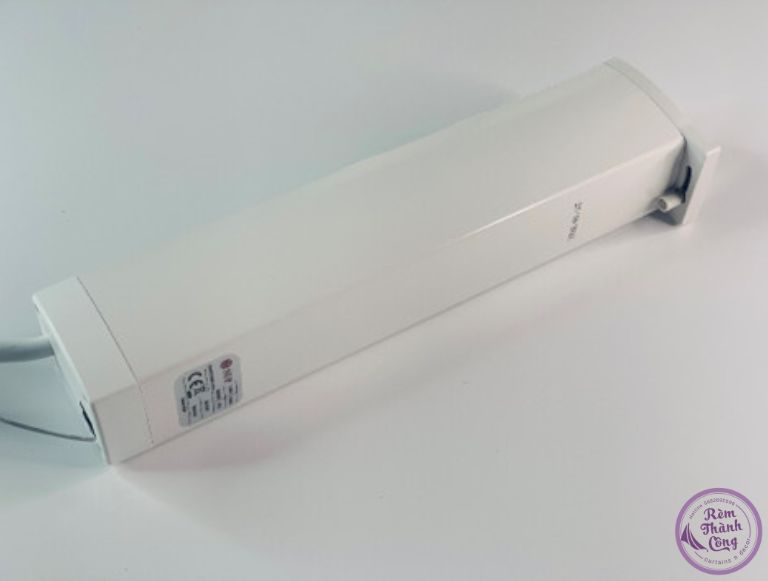 Bạn Có Biết Động Cơ Rèm Sup Có Gì Đặc Biệt? 2 Động cơ rèm sup trắng hiện đại